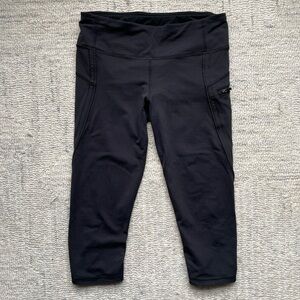 Lululemon Black Knee Length Leg Capri Leggings Side Pocket Women 6
